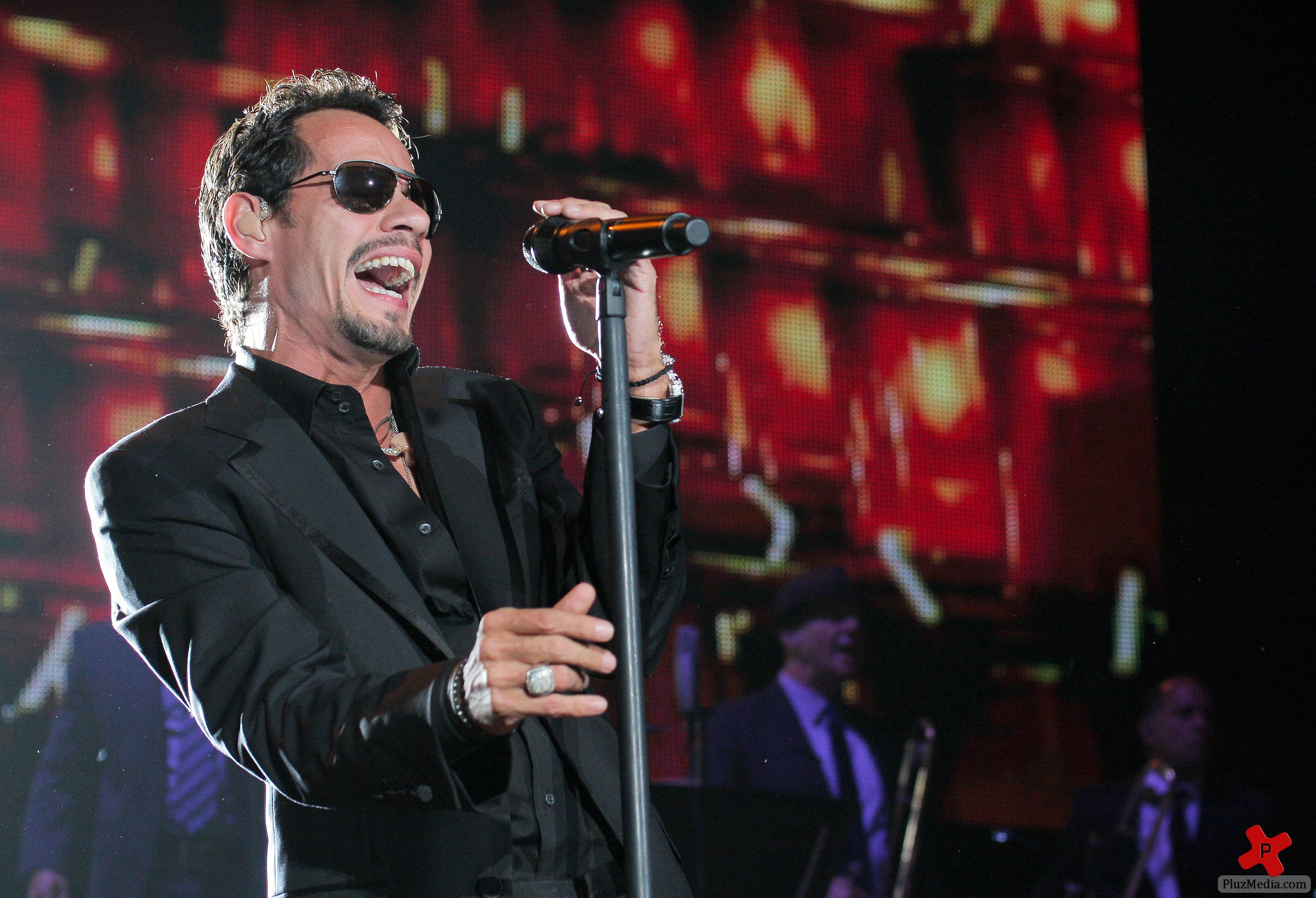 Marc Anthony performing live at the American Airlines Arena photos | Picture 79094